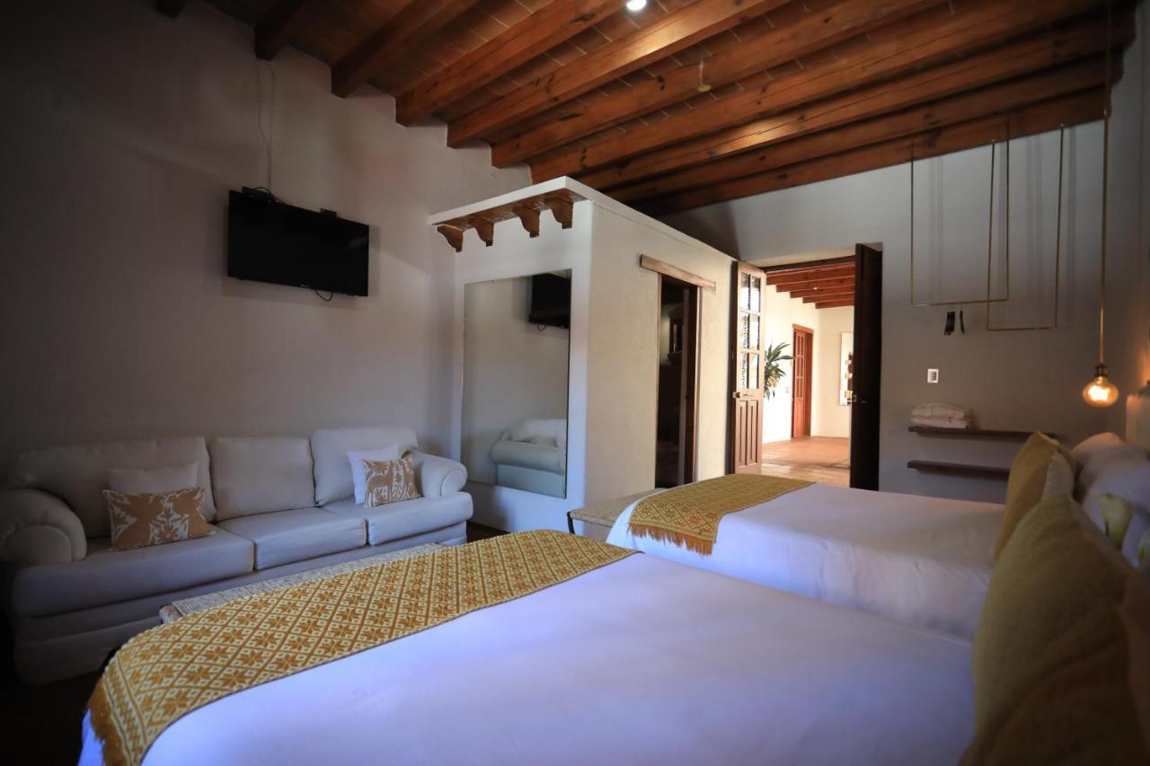 Hotel La Dorada Town view Valle de Bravo Exterior foto